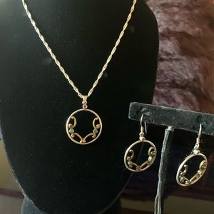 Pendent and Earrings set.(chain is not included)